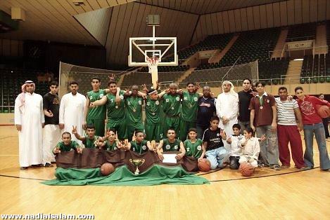 فريقنا البطل مع كأس المركز الثاني